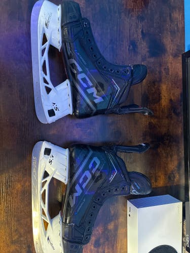 2023 CCM JetSpeed FT690 Hockey Skates Wide Width 8 (Used)