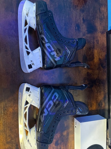 2023 CCM JetSpeed FT690 Hockey Skates Wide Width 8 (Used)