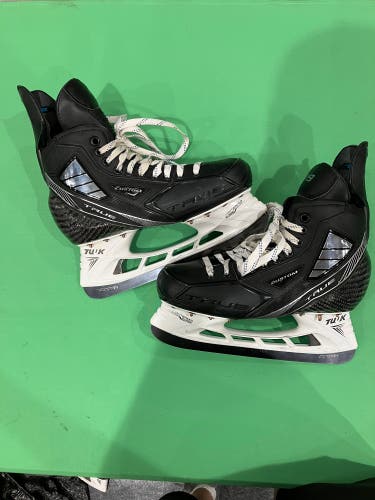 Senior True Pro Custom Hockey Skates 9 (Used)