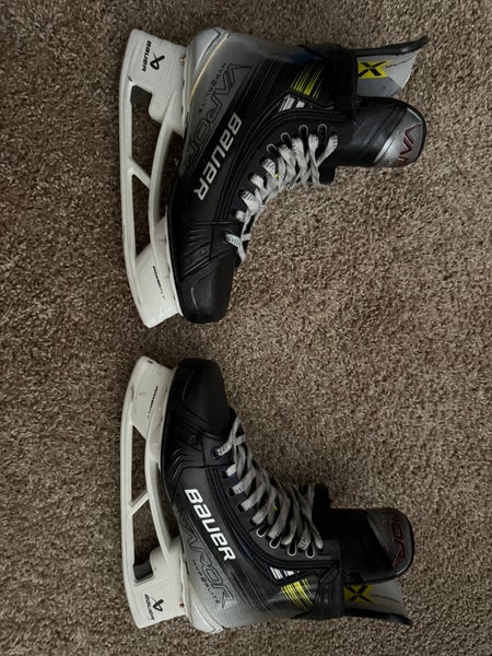 2024 Bauer Vapor Hyperlite 2 Hockey Skates Wide Width 7.5 (Used)