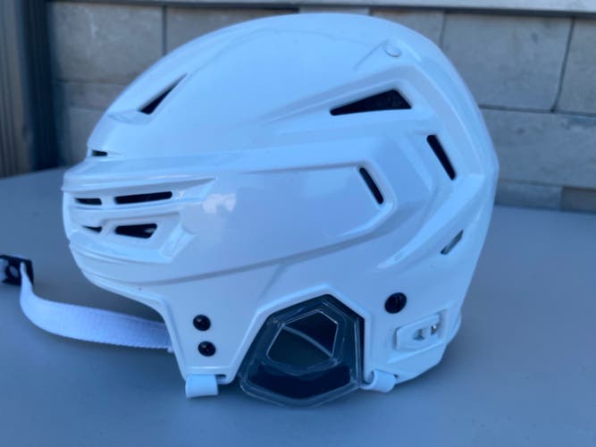 Bauer Re-Akt 150 Pro Stock Hockey Helmet Medium White 5382