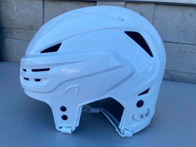 Bauer Re-Akt 85 Pro Stock Hockey Helmet Medium White 5493