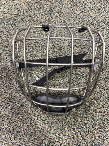 Medium Bauer Re-Akt Cage (Used)