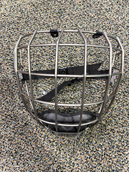 Medium Bauer Re-Akt Cage (Used)
