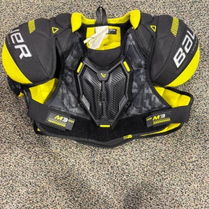 Medium Junior Bauer Supreme M3 Shoulder Pads (Used)