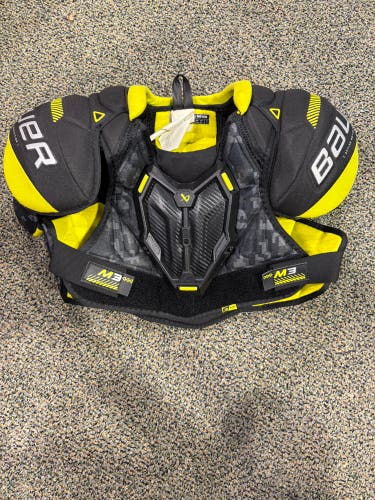 Medium Junior Bauer Supreme M3 Shoulder Pads (Used)