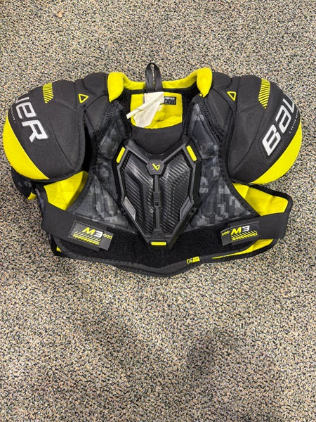 Medium Junior Bauer Supreme M3 Shoulder Pads (Used)
