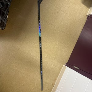 Senior True catalyst 9x3 Right Handed Hockey Stick Toe Pattern (New)