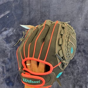 Black Wilson Flash RH Pitcher's Softball Glove 11" (Used)