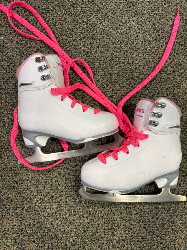 White Jackson Ultima 180 Soft Skate Figure Skates Youth 11 (Used)