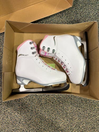 White Jackson Ultima 180 Soft Skate Figure Skates Junior 1 (New)