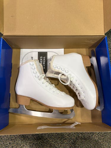 White Riedell Horizon Figure Skates Adult 4 (New)
