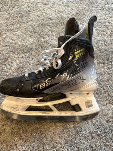 Bauer Vapor Hyperlite 2 Hockey Skates 7.5 (Used)