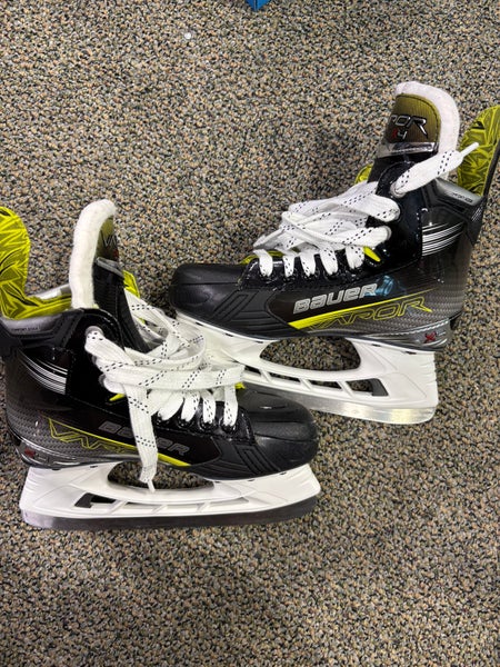 Junior Bauer Vapor X4 Hockey Skates Regular Width Size 3.5 (New)