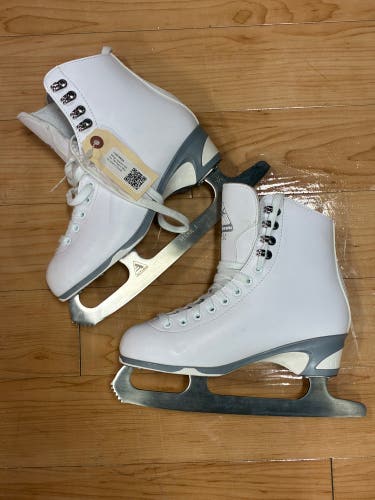 White Jackson Ultima 150 Figure Skates Adult 6 (Used)