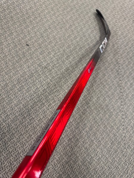 Senior Red CCM Right Handed Hockey Stick P28+1/4 (New) 70 flex