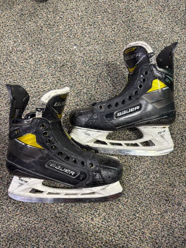 Junior Bauer Supreme 3S Pro Hockey Skates Size 5.5 (Used)