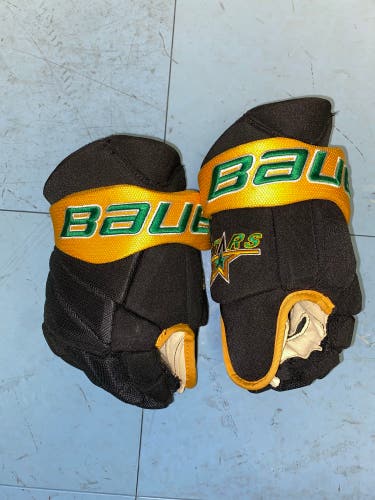 Like new Bauer Vapor Pro Team Gloves 13”