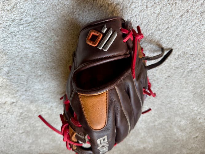2022 Infield RH Nokona Alpha Baseball Glove 11.25" (Used)