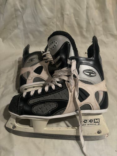 CCM Tacks Hockey Skates Regular Width 9 (Used)
