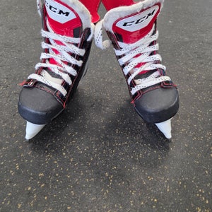 CCM JetSpeed Hockey Skates Regular Width 6 (Used)
