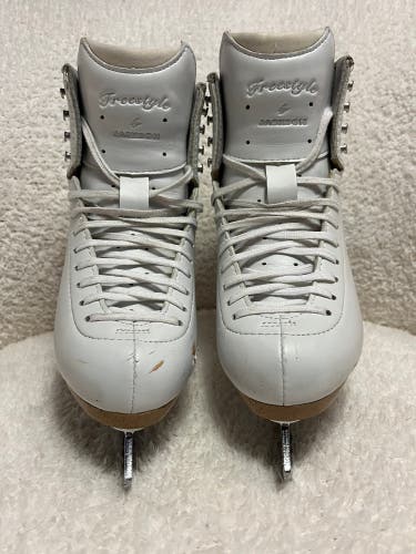 Jackson Ultima Freestyle Figure Skates B Adult 4 (Used)