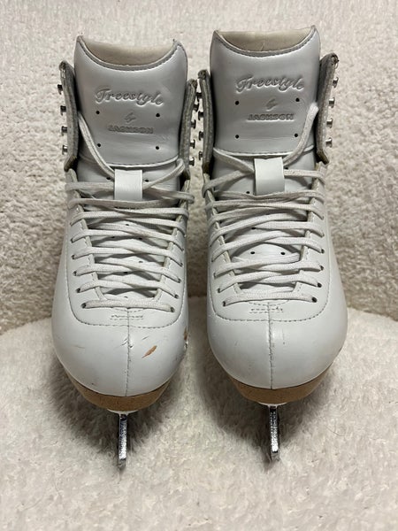 Jackson Ultima Freestyle Figure Skates B Adult 4 (Used)