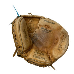 Used Wilson TWIN ACTION BB/SB Catchers RH Throw Brown 30" 11706-S000365397
