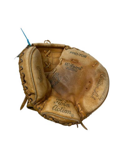 Used Wilson TWIN ACTION BB/SB Catchers RH Throw Brown 30" 11706-S000365397