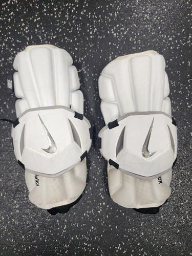 Used Nike VAPOR Lacrosse Arm Pads/Guards White LG 11849-S000032493