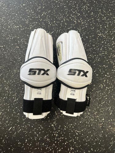 Used STX STALLION 900 360+ Lacrosse Arm Pads/Guards White MD 11849-S000032580