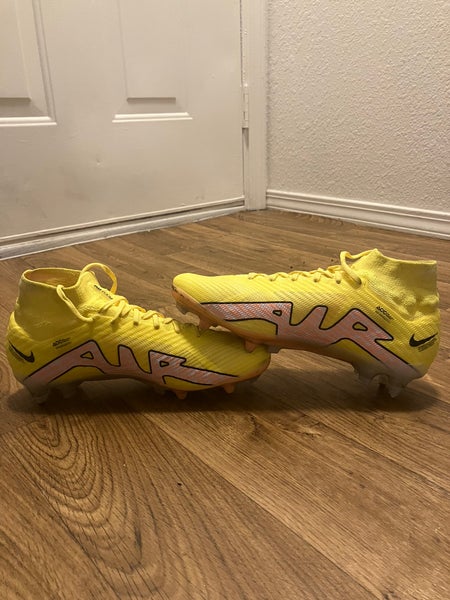Yellow Unisex Size M 8.5 (W 9.5) Nike Mercurial superfly 9 Turf Cleats Cleats (New)
