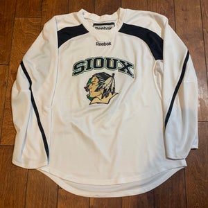 North Dakota Fighting Sioux Reebok Platinum Practice Jersey Senior Large *Read Full Description*