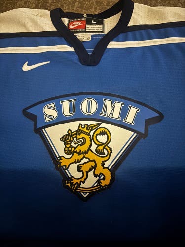Finland Hockey Jersey size Large.