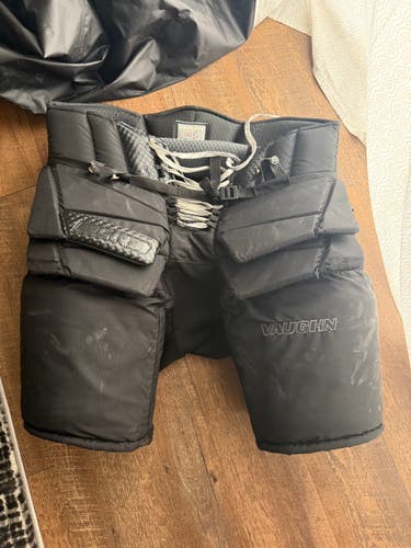 Medium Senior Vaughn SLR3 Pro Carbon Hockey Goalie Pants (Used)