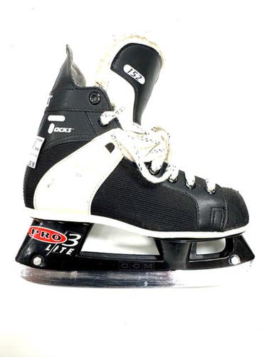 Used CCM TACKS 152 Junior Hockey Skate Junior 02 11860-S000299385