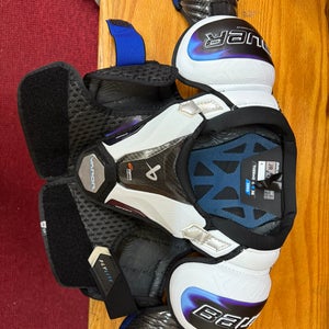 Men's Junior Small Bauer Vapor Flylite Shoulder Pads (New)
