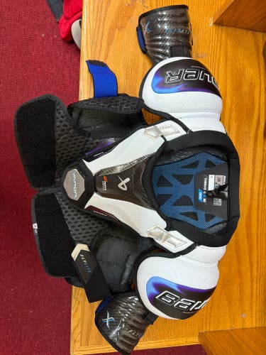 Men's Junior Small Bauer Vapor Flylite Shoulder Pads (New)
