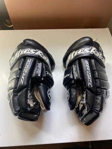Muskoka ZR950 Hockey Gloves 15" (Used)
