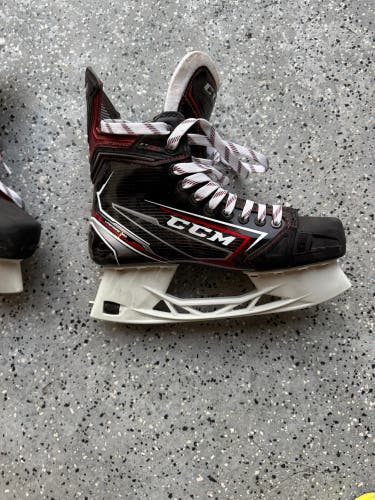 CCM JetSpeed FT490 Hockey Skates Extra Wide Width 8.5 (New)
