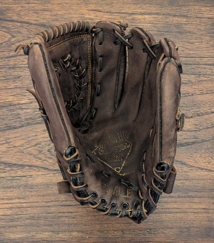 Louisville Slugger UCLA Bruins Youth Lisa Fernandez Signature Series Softball Glove 12 LPS36F