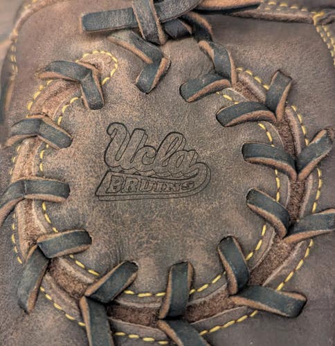 Louisville Slugger UCLA Bruins Youth Lisa Fernandez Signature Series Softball Glove 12 LPS36F