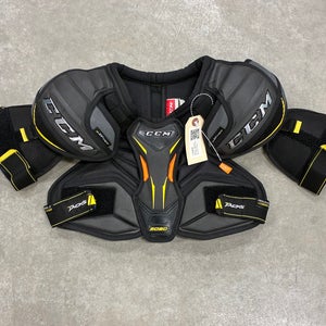 Medium Junior CCM Tacks 9080 Shoulder Pads (Used)