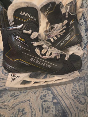 Bauer Supreme M40 Hockey Skates 7.5 (Used)