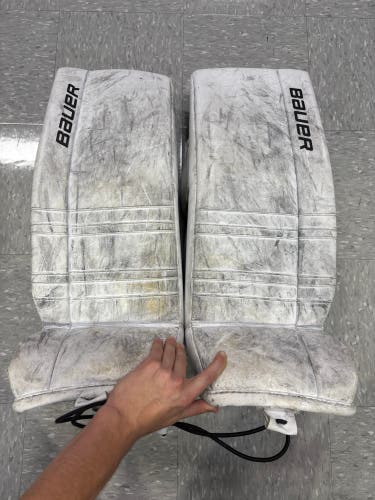 White 28+" Junior Medium Bauer GSX Goalie Leg Pads (Used)