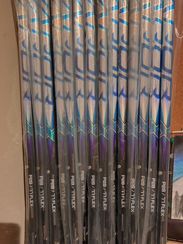 4 x Senior Bauer Vapor FlyLite Left Hand Hockey Stick P28 77 Flex (New)