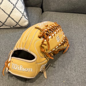 Wilson A2000 RH Outfield Baseball Glove 12.75" (Used)
