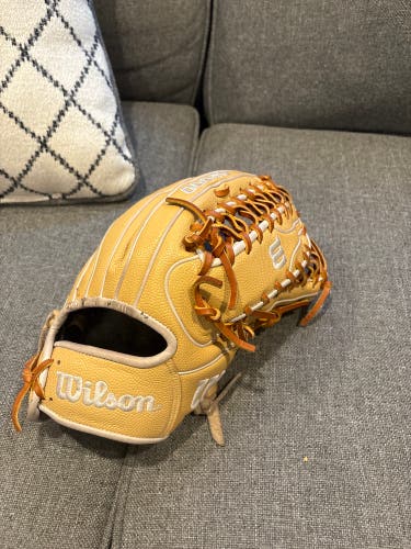 Wilson A2000 RH Outfield Baseball Glove 12.75" (Used)