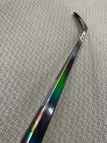 Senior Black CCM JetSpeed FT8 Pro Right Handed Hockey Stick P28+1/4 (New) 65 Flex