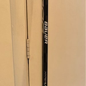 Intermediate Bauer Vapor Hyperlite Left Hand Hockey Stick P28 (New)